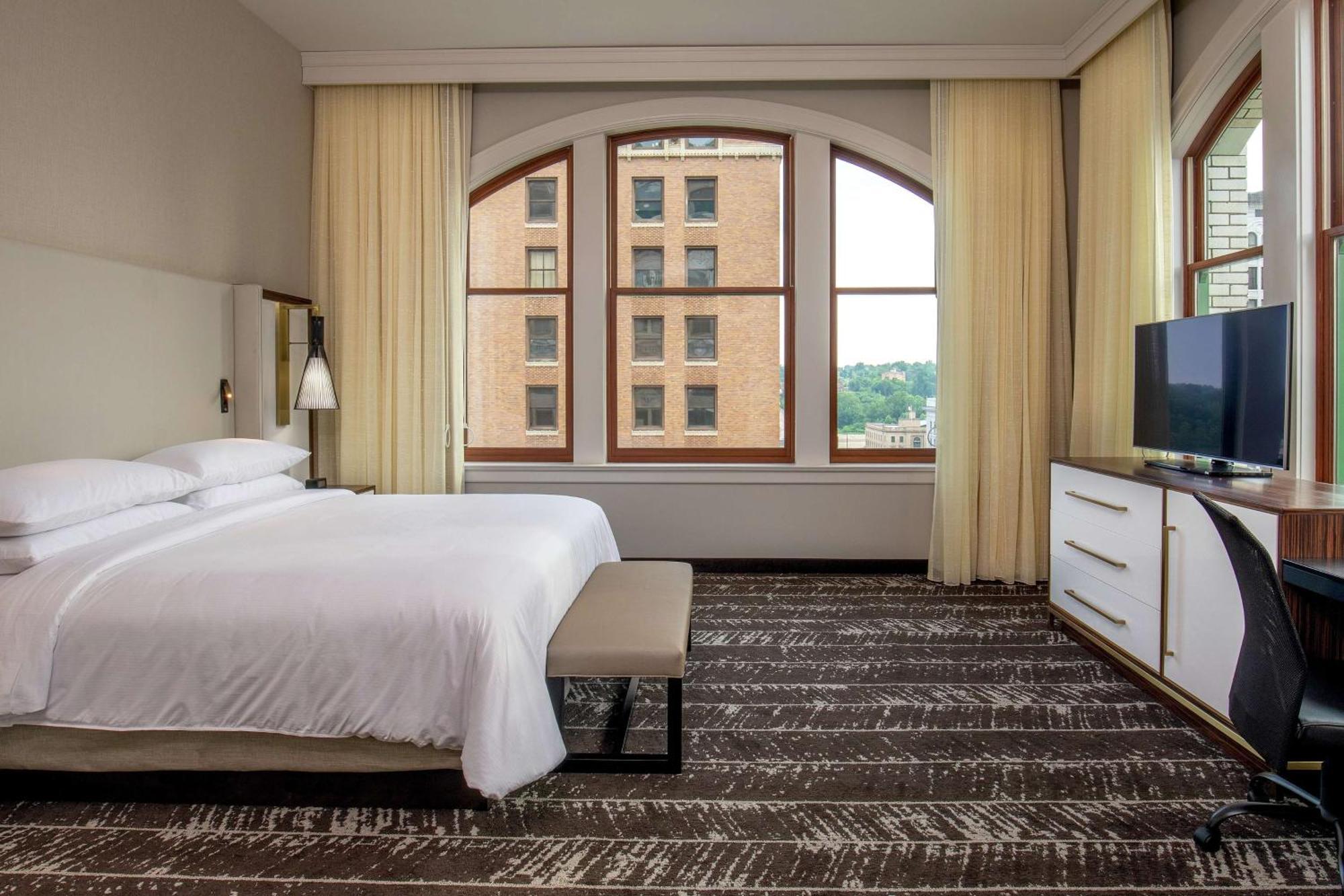 Doubletree By Hilton Youngstown Downtown Exteriör bild
