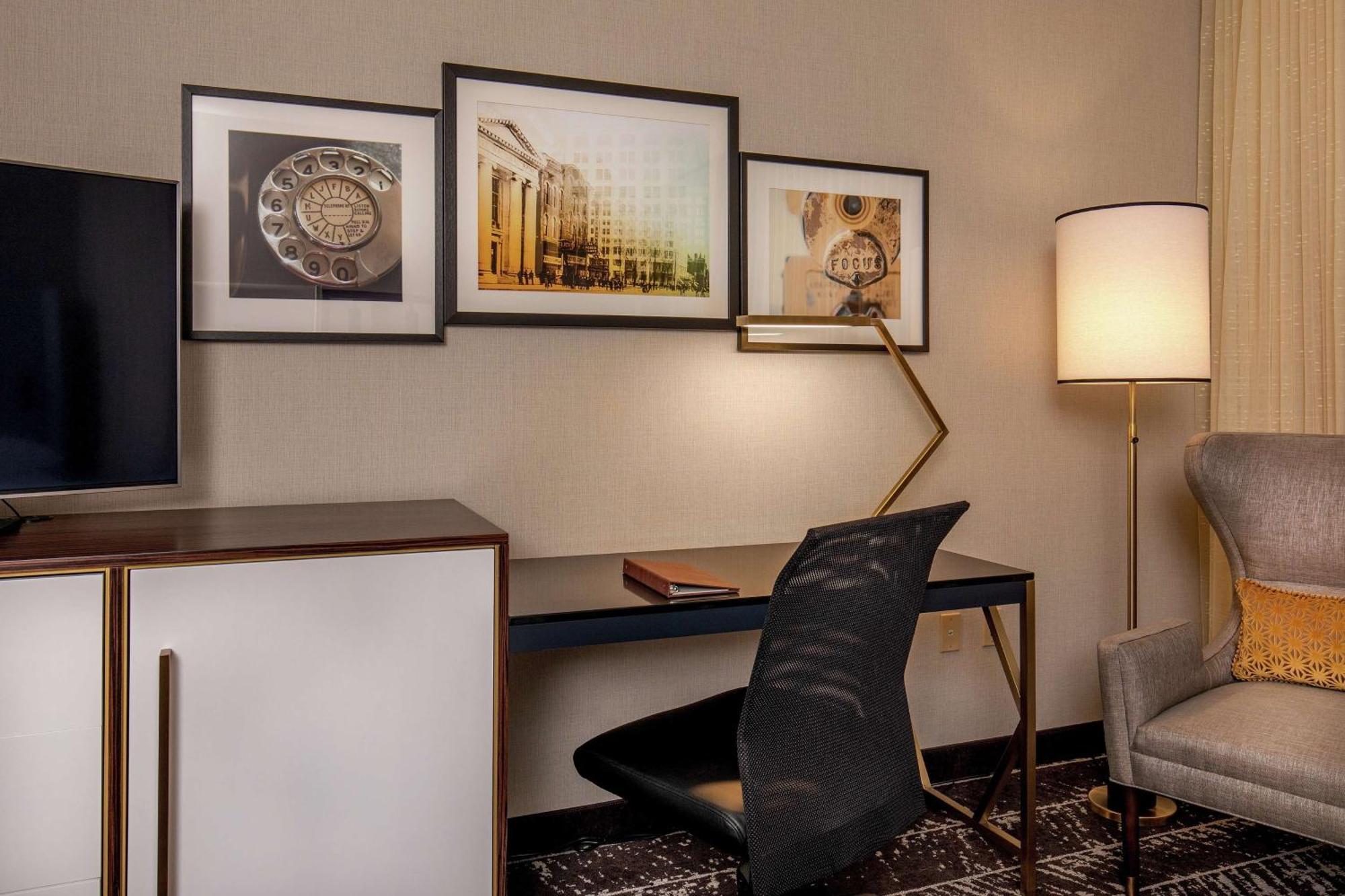 Doubletree By Hilton Youngstown Downtown Exteriör bild